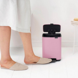 Κάδος απορριμμάτων Brabantia Bo Pedal 1010444, 4 λίτρα, Απαλό κλείσιμο, Αντιολισθητική βάση, Ροζ