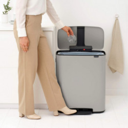 Coș de gunoi Brabantia Bo Pedal 1010448, 60 l, închidere ușoară, bază antiderapantă, gri deschis