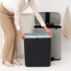 Brabantia Bo Pedal Trash Can 1010448, 60 L, Soft-Close, Non-Slip Base, Light Gray