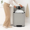 Coș de gunoi Brabantia Bo Pedal 1010448, 60 l, închidere ușoară, bază antiderapantă, gri deschis