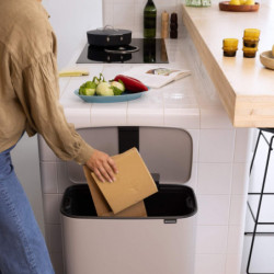 Brabantia Bo Pedal Trash Can 1010448, 60 L, Soft-Close, Non-Slip Base, Light Gray