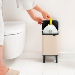 Coș de gunoi Brabantia Bo Small Hi 1010460, 4 l, Deschidere lină și silențioasă, Bază antiderapantă, Bej