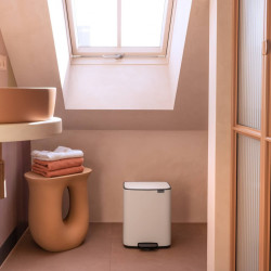 Coș de gunoi Brabantia Bo Pedal 1010119, 12 l, închidere ușoară, bază antiderapantă, alb