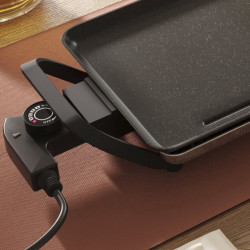 Swiss Haus SH-TP90 teppanyaki sütő, 2000 W, 90×23 cm, kerámia bevonat, mozgatható részek, hőmérséklet-szabályozás, fekete