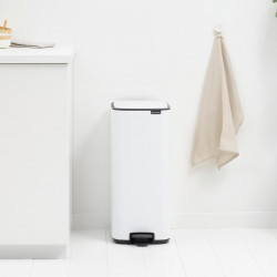 Coș de gunoi Brabantia Bo Pedal 1010120, 30 l, închidere ușoară, bază antiderapantă, alb