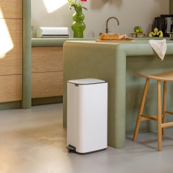 Coș de gunoi Brabantia Bo Pedal 1010120, 30 l, închidere ușoară, bază antiderapantă, alb