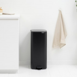 Brabantia Bo Pedal Trash Can 1010139, 30 L, Soft-Close, Non-Slip Base, Black