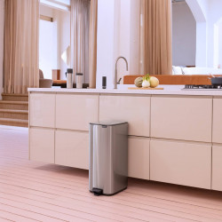 Кош за боклук Brabantia Bo Pedal 1010144, 30 л, Леко затваряне, Противоплъзгаща основа, Устойчив на пръстови отпечатъци, Инокс/Мат