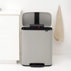 Coș de gunoi Brabantia Bo Pedal 1010448, 60 l, închidere ușoară, bază antiderapantă, gri deschis