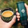 Aparat de espresso portabil Outin Mino CG, 22 bari, 9000 mAh, 70 ml, extracție la 93,3 °C, cafea măcinată + capsule Nespresso, USB-C, verde montan