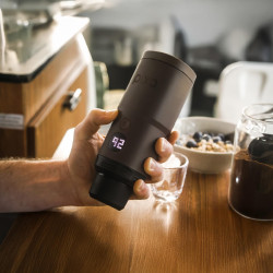 Aparat de espresso portabil Wacaco Pixapresso, 20 bari, 9000 mAh, 120 ml, cafea măcinată + capsule, panou de control tactil cu LED, roșu închis