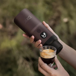 Wacaco Pixapresso hordozható eszpresszógép, 20 bar, 9000 mAh, 120 ml, őrölt kávé + kapszulák, LED érintőképernyős vezérlés, sötét bordó