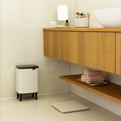 Κάδος απορριμμάτων Brabantia Bo Small Hi 1010461, 7 λίτρα, Υπερυψωμένος, Ομαλό και αθόρυβο άνοιγμα, Αντιολισθητική βάση, Μπεζ