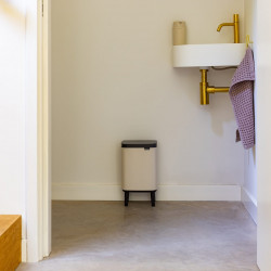 Кош за боклук Brabantia Bo Small Hi 1010460, 4 л, Плавно и безшумно отваряне, Противоплъзгаща основа, Бежов