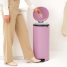 Coș de gunoi cu pedală Brabantia NewIcon 1010443, 30 l, închidere lentă, bază antiderapantă, roz