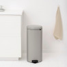 Brabantia NewIcon 1010442 pedálos szemetes, 30 l, lágy zárás, csúszásgátló talp, világosszürke