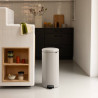 Brabantia NewIcon 1010442 pedálos szemetes, 30 l, lágy zárás, csúszásgátló talp, világosszürke
