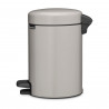 Brabantia NewIcon 1010433 pedálos szemetes, 3 l, lágy zárás, csúszásgátló talp, világosszürke