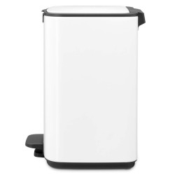 Кош за боклук Brabantia Bo Pedal 1010118, 7 л, Плавно затваряне, Гумирана основа, Бял