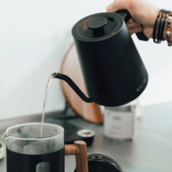 Електрическа кана за вода Graef Pour-over GK502, 1200W, 900 мл, 40-100°C, Keep Warm, Филтър, Чучур тип "Лебедова шия", Черен мат