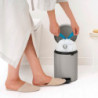 Brabantia NewIcon 1010434 pedálos szemetes, 5 l, lágy zárás, csúszásgátló talp, világosszürke
