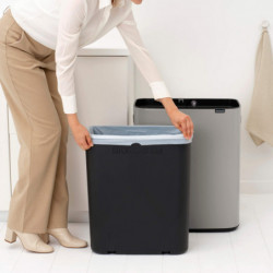 Кош за боклук Brabantia Bo Touch 1010455, 60 л, Плавно и безшумно отваряне, Голям отвор, Светлосив