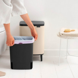 Cos de gunoi Brabantia Bo Small Hi 1010462, 12 L, Deschidere lina si silentioasa, Baza antiderapanta, Bej
