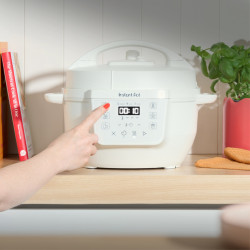 Instant Pot Classic Mini 140800801, 800W, 3,8 l, 7 program, kedvenc gombok, LCD kijelző, rozsdamentes acél, fehér színű