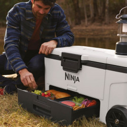 Хладилна кутия Ninja FrostVault FB265EUUKWH, 61.5 л, Пасивна, 97 кена, Поддържа лед до 6 дни, Сухо отделение, Колела, Бял