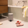 Cos de gunoi cu pedală Brabantia NewIcon 1010434, 5 L, Inchidere usoara, Baza antiderapanta, Gri deschis