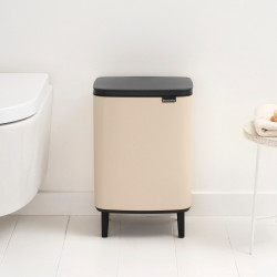 Cos de gunoi Brabantia Bo Small Hi 1010462, 12 L, Deschidere lina si silentioasa, Baza antiderapanta, Bej