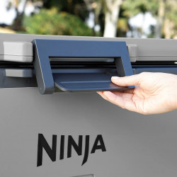 Ninja FrostVault FB151EUGY hűtőtáska, 47 l, passzív hűtés, 80 doboz befogadóképesség, a jég akár 6 napig is megmarad, száraz rekesz, szürke