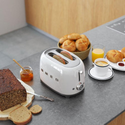 Τοστιέρα SMEG 50's Style TSF01WHEU, 950 W, 2 φέτες, 6 επίπεδα, Δίσκος για ψίχουλα, Ενσωματωμένο καλώδιο, Ανοξείδωτο ατσάλι, Λευκό