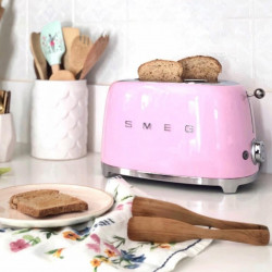 SMEG 50's Style TSF01PKEU kenyérpirító, 950 W, 2 szelet, 6 fokozat, morzsatartó, beépített kábel, rozsdamentes acél, rózsaszín