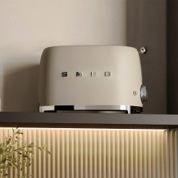 Тостер за хляб SMEG 50's Style TSF01MLMEU, 950W, 2 филии, 6 нива, Тавичка за трохи, Вграден кабел, Неръждаема стомана, Бежов