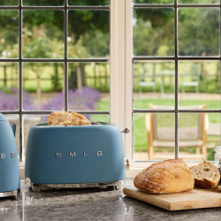 SMEG 50's Style TSF01SBMEU Toaster, 950W, 2-slice, 6 settings, Crumb tray, Retractable cord, Stainless steel, Stormy Blue