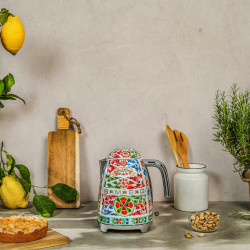 Ηλεκτρική κανάτα SMEG Dolce & Gabbana KLF03DGEU, 2400 W, 1,7 λ, βάση 360°, γυαλιστερό φινίρισμα, πολύχρωμη