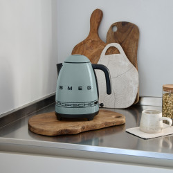 SMEG KLF03PSGEU elektromos vízforraló, 2400 W, 1,7 l, 360°-os talp, fényes felület, zöld