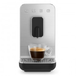 SMEG Collezione BCC11BLMEU eszpresszógép, 1350 W, 19 bar, 1,4 l, 8 funkció, beépített őrlő, fekete