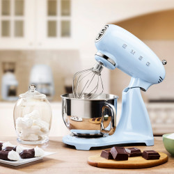SMEG SMF03PBEU állványos keverőgép, 800 W, 4,8 l, 10 sebességfokozat, fokozatmentes indítás funkció, csúszásgátló lábak, pasztellkék