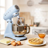 SMEG SMF03PBEU állványos keverőgép, 800 W, 4,8 l, 10 sebességfokozat, fokozatmentes indítás funkció, csúszásgátló lábak, pasztellkék