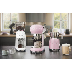 Smeg MFF11PKEU tejhabosító, 500 W, 600 ml, 8 program, kivehető kancsó, automatikus kikapcsolás, rózsaszín