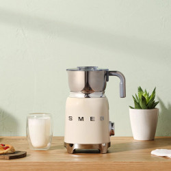 Smeg MFF11CREU tejhabosító, 500 W, 600 ml, 8 program, kivehető kancsó, automatikus kikapcsolás, krém