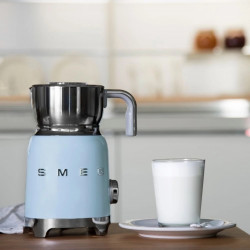 Уред за разпенване на мляко Smeg MFF11PBEU, 500 W, 600 мл, 8 програми, Подвижна кана, Автоматично изключване, Пастелно Синьо
