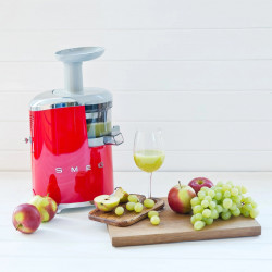 Smeg SJF01RDEU Juicer, 150W, 500 mL, Reverse Rotation, 1.6 L Waste Container, Red