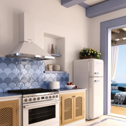 SMEG Portofino KPF9WH páraelszívó, 275 W, A+, 781 m³/h, 3 sebességfokozat, 3 szűrő, visszacsapó szelep, rozsdamentes acél, LED, fehér