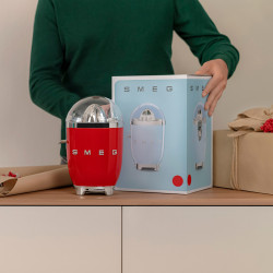 Електрическа цитрус преса Smeg CJF11RDEU, 70 W, Антикапкова система, Противоплъзгаща се основа, Червен