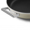 Oală joasă cu capac Smeg DPF2812CRM, 28 cm, 4,3 l, acoperire ceramică antiaderentă, potrivită pentru cuptor până la 250 °C, fără PFAS, compatibilă cu plitele cu inducție, culoare crem
