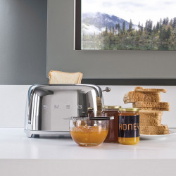SMEG 50's Style TSF03SSEU Toaster, 2000W, 4-slice, 6 settings, Crumb tray, Retractable cord, Stainless steel, Silver