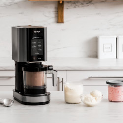 Ninja CREAMi NC302EU 7-in-1 fagylaltkészítő, 800 W, 2×493 ml, Creamify, Re-Spin, darabkák hozzáadása, Fitness/keto program, személyre szabás, fekete/szürke